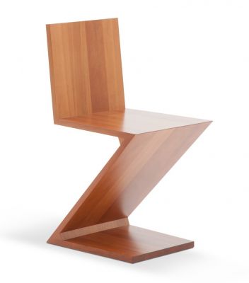 Zig-Zag Stuhl von Cassina, moderner Holzstuhl in Z-Form, Designklassiker für Esszimmer und Wohnbereich.